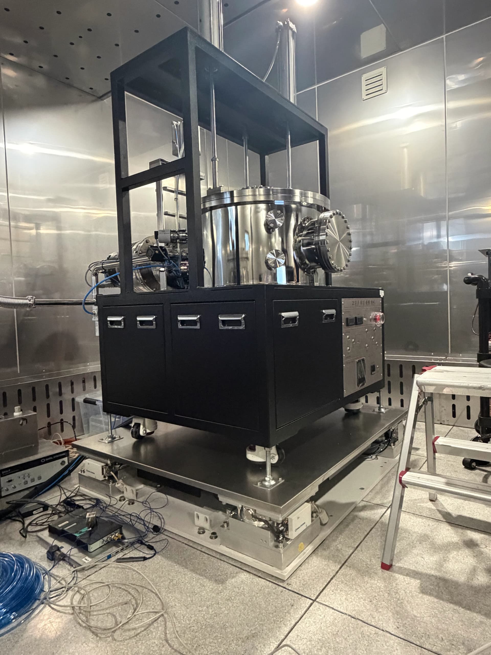KIMM EL High Vacuum Chamber DVIA-P1000 Installation Report